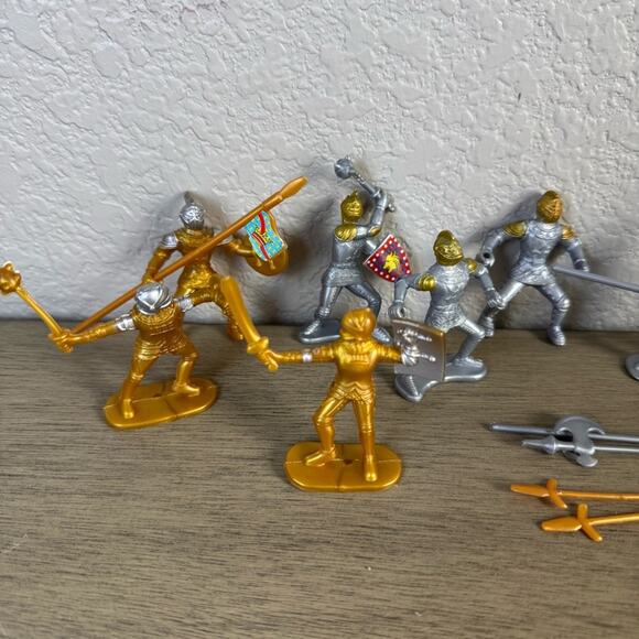 Set of 11 Gold & Silver Knight Soldier Action Figures - Picture 3 of 4
